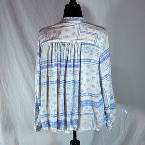 Chic Blue and White Patterned Blouse